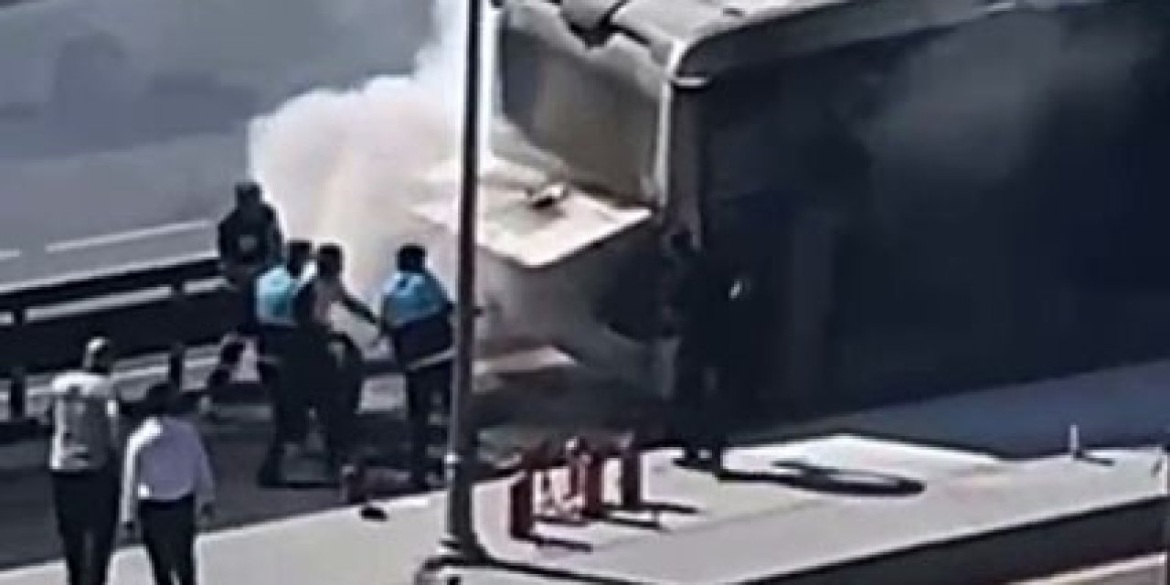 Küçükmekçe’de Metrobüste Yangın Çıktı. Olay Yerine Sevk Edilen İtfaiye Ekipleri Yangını Söndürmek İçin Çalışma Başlatırken, Seferlerde Aksama Meydana Geldi.
