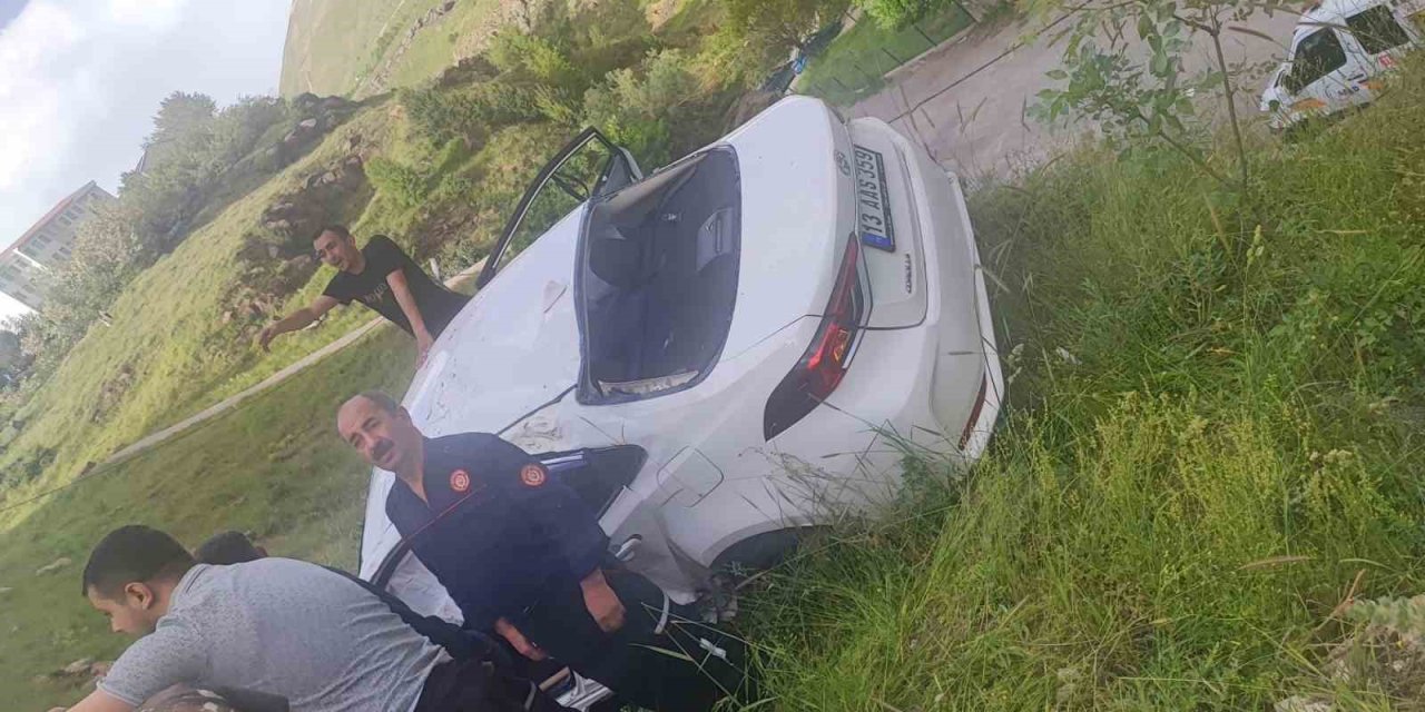 Bitlis’te Minibüsle Otomobil Çarpıştı: 1 Yaralı