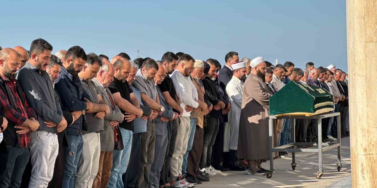 Direksiyon Başında Kalp Krizi Geçirdikten Sonra Yaşanan Kazada Ölen Ali Tepeyurt Son Yolculuğuna Uğurlandı