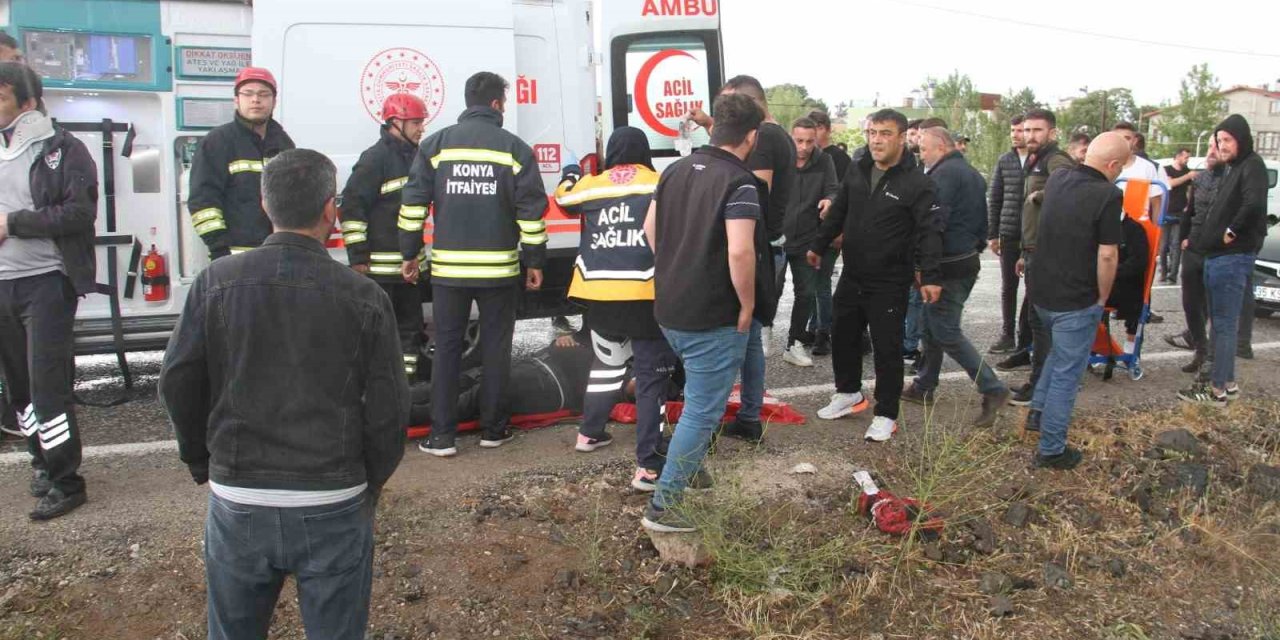 Devrilen Kamyon Minibüsle Çarpıştı: 14 Yaralı