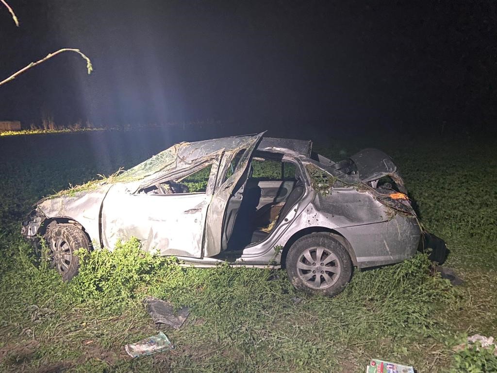 Sivas’ta takla atan otomobil tarlaya uçtu: 1’i ağır 3 yaralı