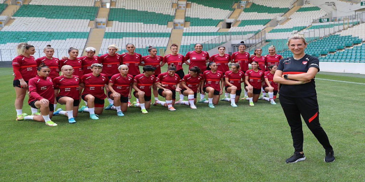 A Milli Kadın Futbol Takımı Teknik Direktörü Kıragası: En Büyük Hedefimiz Uluslar Ligi'nde B'ye Çıkmak