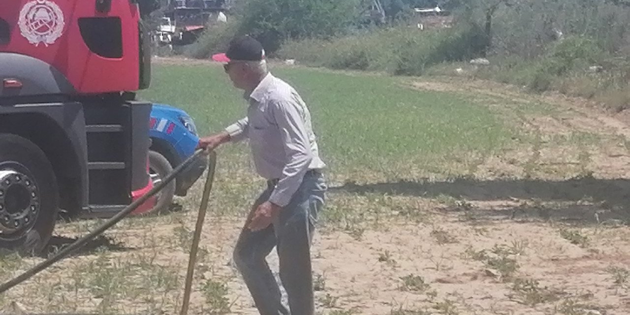 Attığı Sigara Yangın Çıkarınca İtfaiye Eri Gibi Çalıştı