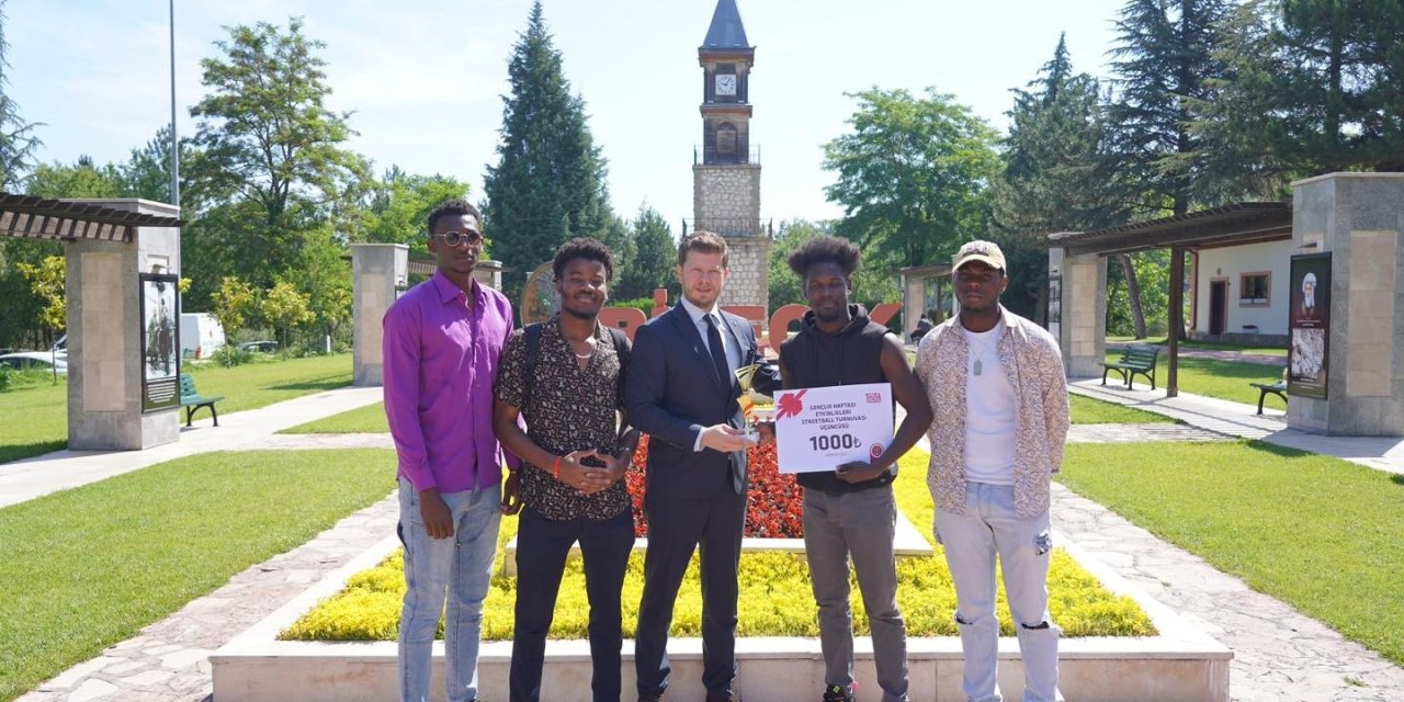 Gençlik Haftası Şampiyonlarına Ödülleri Verildi