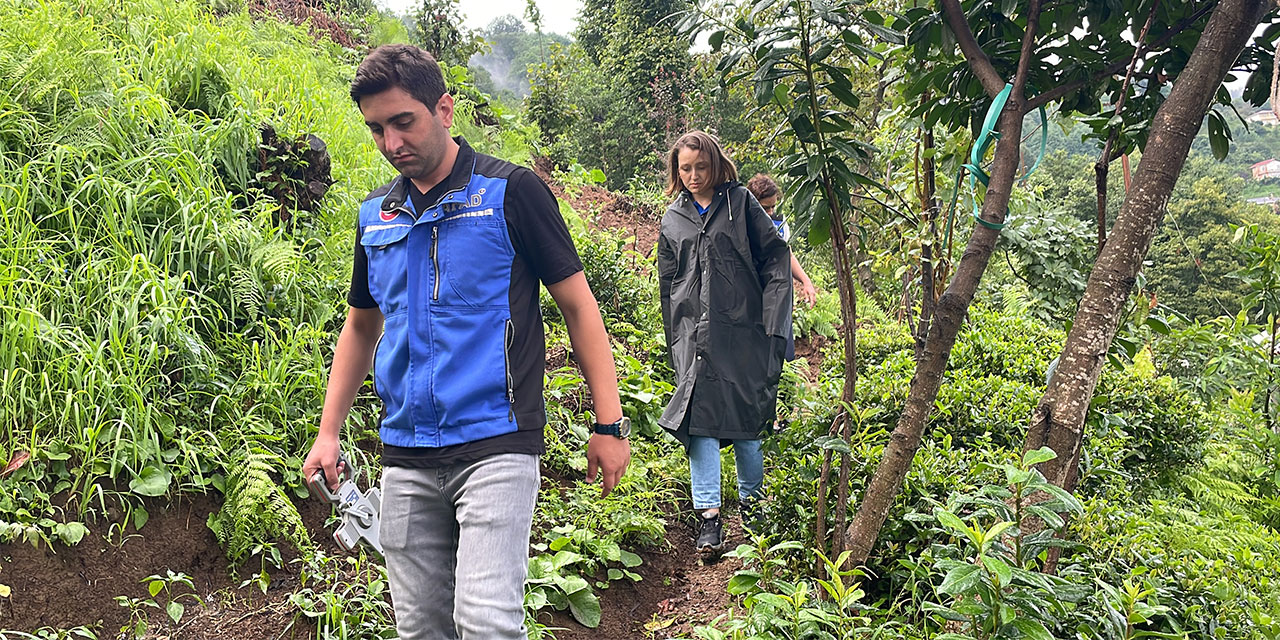 Rize'de AFAD ekipleri şiddetli yağış sonucu boşaltılan evlerde inceleme yaptı