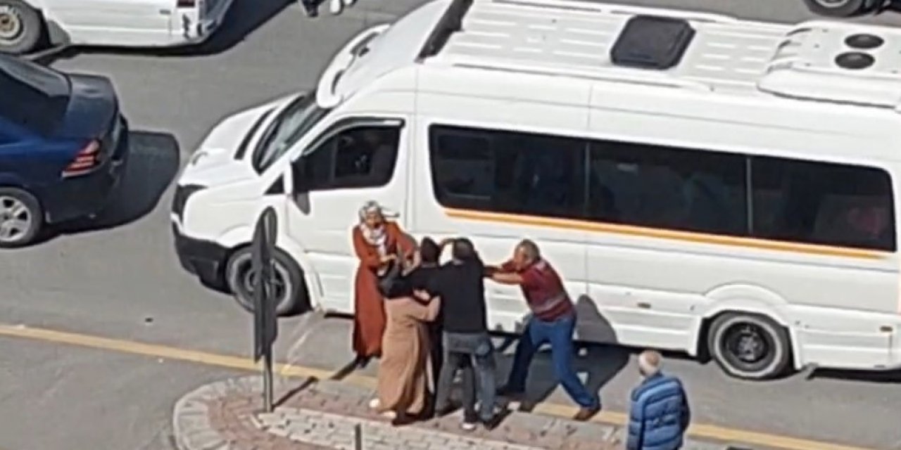 Trafikte Yol Verme Kavgası Dakikalarca Sürdü