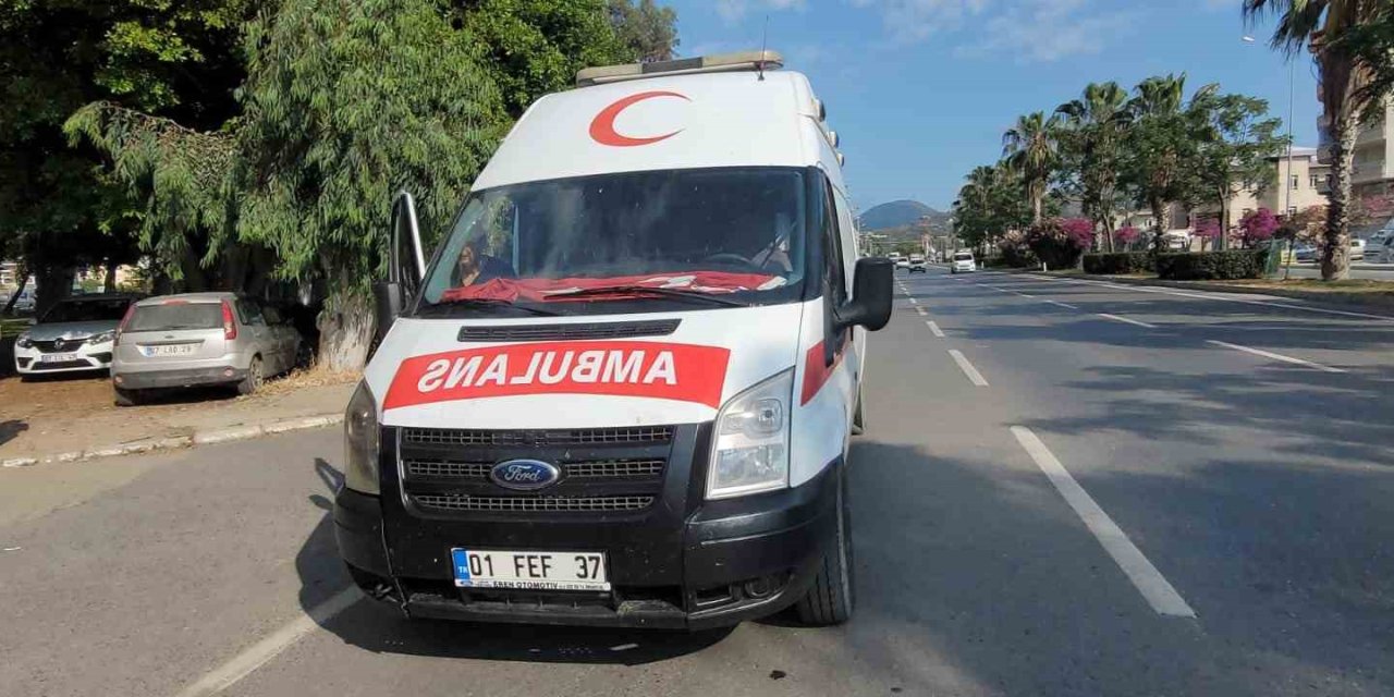 Trafikten Men Edilen Sahte Plakalı Ambulansla Kaçak Sigara Ticareti Polise Takıldı