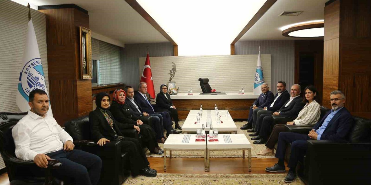 Milli Savunma Komisyonu Başkanı Akar Ve Milletvekili Böhürler’den Büyükkılıç’a Tebrik Ziyareti