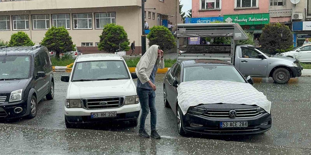 Rize’de Dolu Yağışı