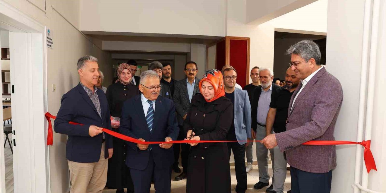 Başkan Büyükkılıç Üniversiteli Gençlerle Bir Araya Geldi