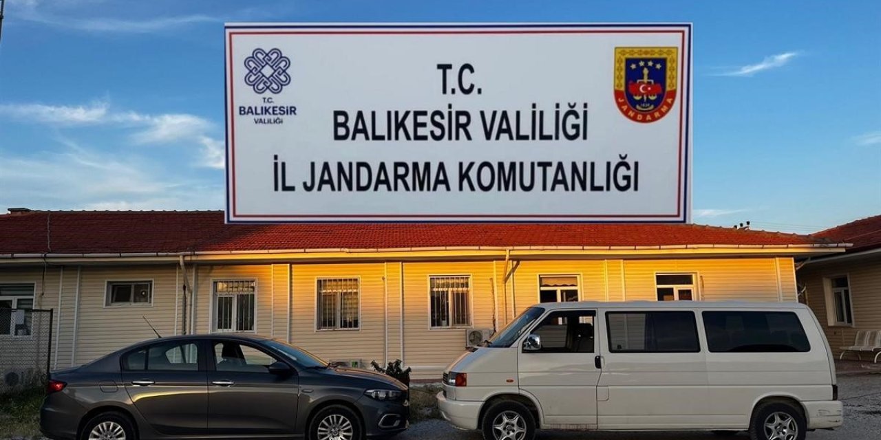 Ayvalık’ta 15 Göçmen Ve 2 Yabancı Uyruklu Organizatör Yakalandı