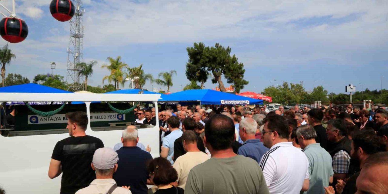 Çocukları Sevindiren Adamın Cenazesi, Kurucusu Olduğu Lunaparktan Kaldırıldı