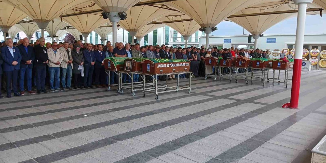 Saplantılısı Tarafından Öldürüldüğü İddia Edilen Kadın Son Yolcuğuna Uğurlandı