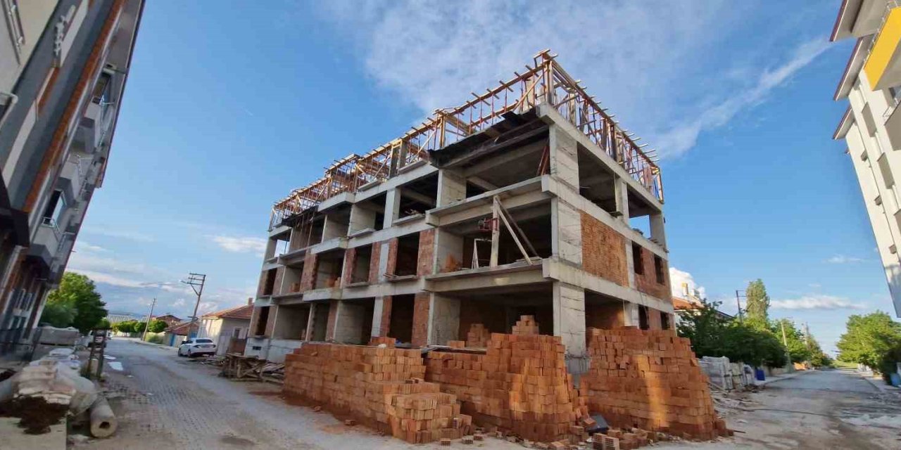 Çorum’da 3. Kattan Düşen İnşaat İşçisi Ağır Yaralandı