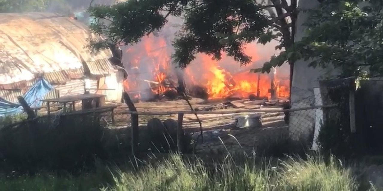 Derince’de 300 Balya Saman Küle Döndü