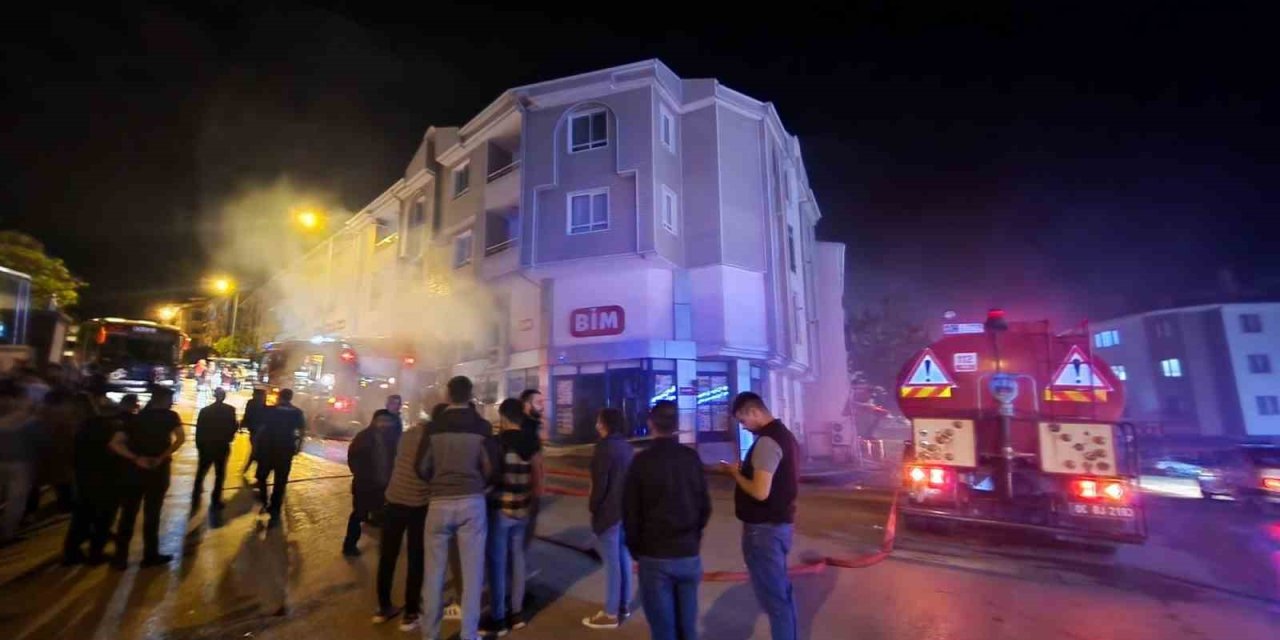 Gölbaşı’nda Market Deposunda Çıkan Yangın Korkuttu