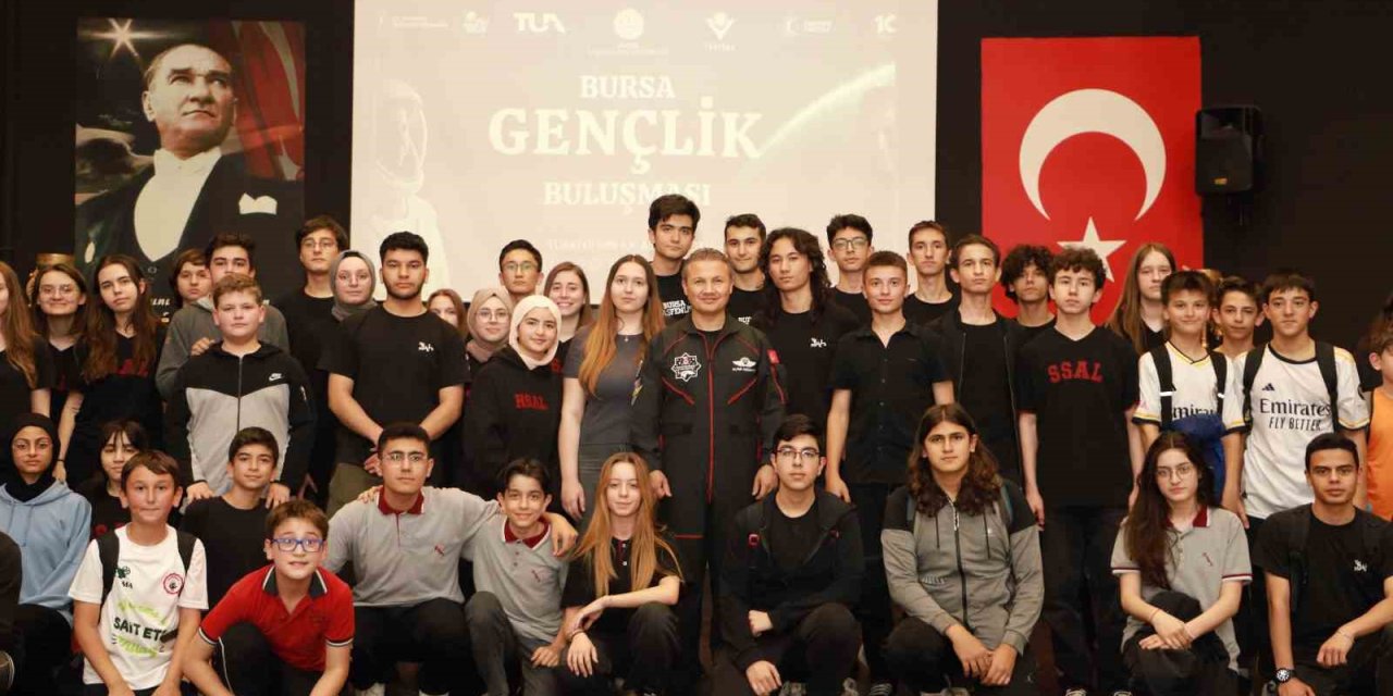 Türkiye’nin İlk Astronotu Gezeravcı, Bursa’da Öğrencilerle Buluştu