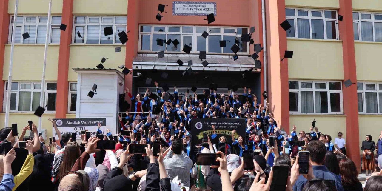 Oltu Meslek Yüksek Okulu’nda Mezuniyet Coşkusu