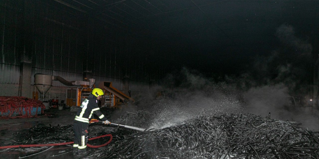 Mersin’de İş Yerinde Çıkan Yangın Söndürüldü