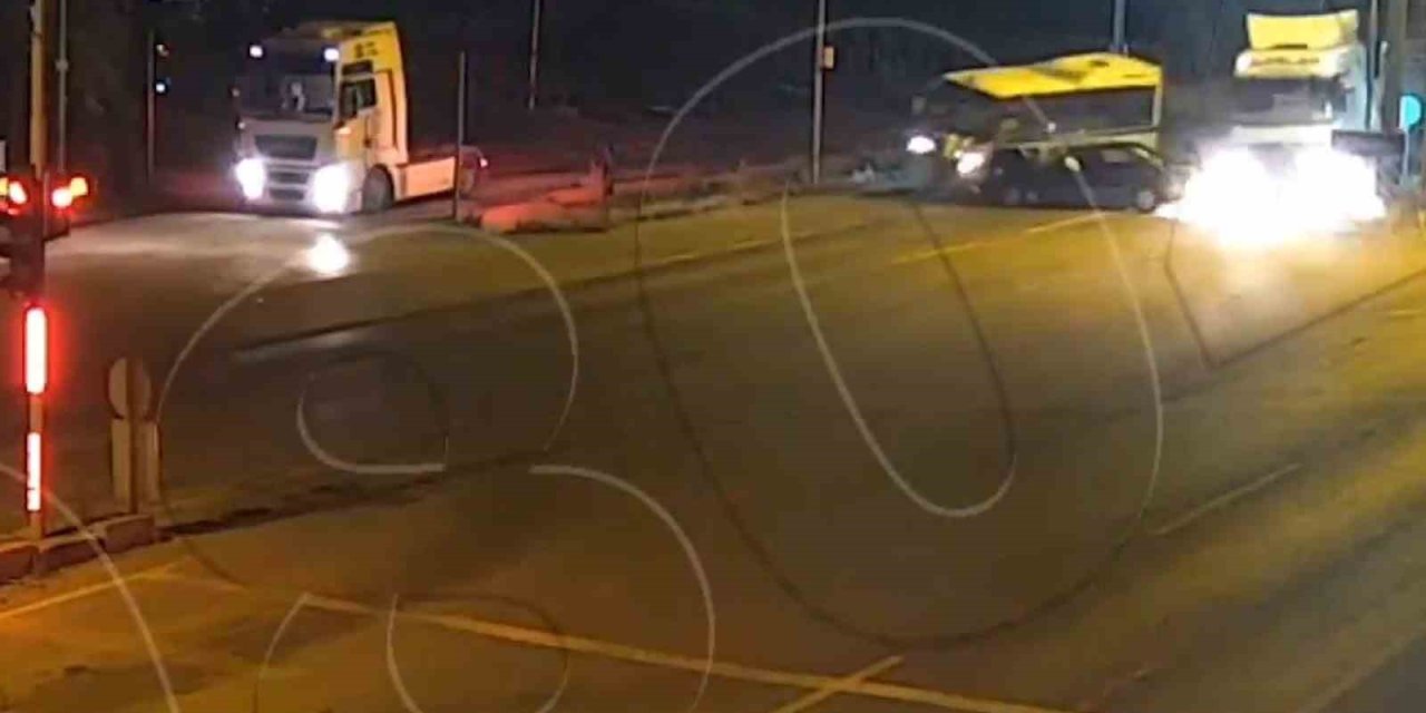 22 Kişinin Yaralandığı Kaza Güvenlik Kamerasında