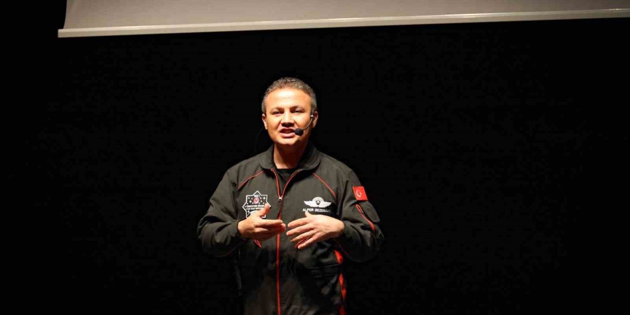 Türkiye’nin İlk Astronotu Alper Gezeravcı Gençlere İlham Oluyor