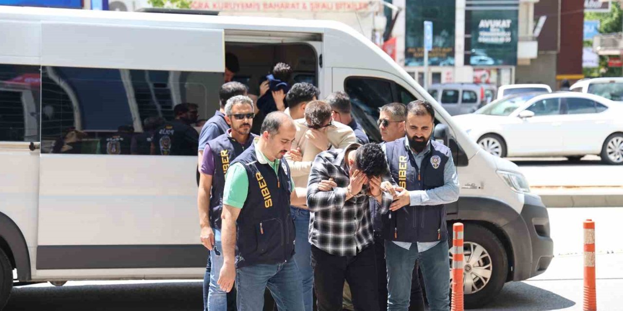 Milyonluk Vurgun Yapan Bahis Çetesi Çökertildi