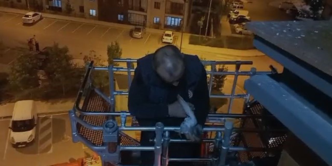 Elazığ’da Çatı Arasında Sıkışan Güvercini İtfaiye Ekipleri Kurtardı