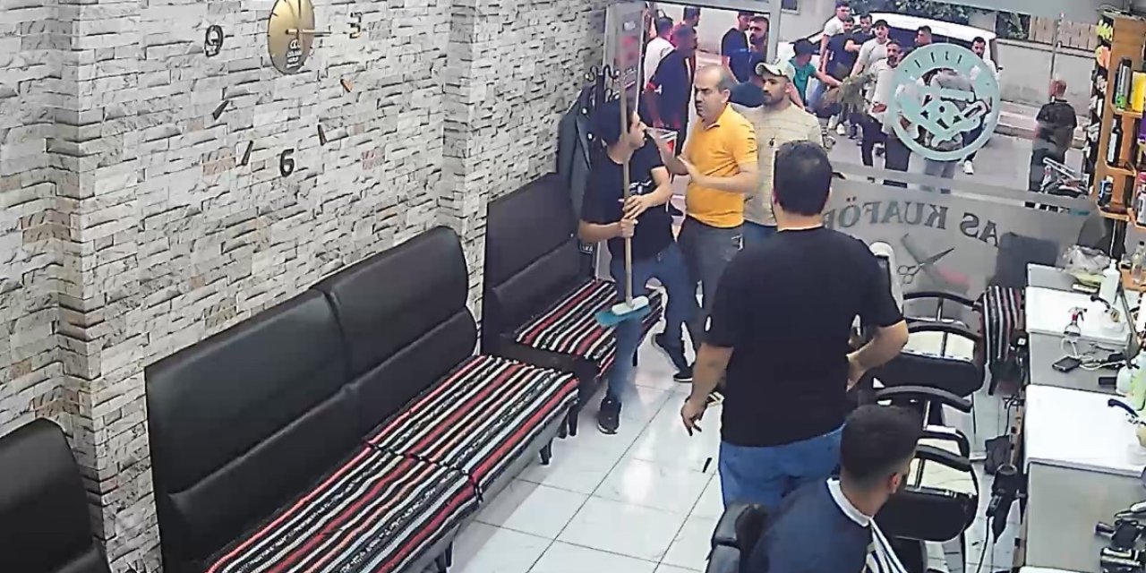 Mardin’de Trajikomik Olay: Motosikletine Çarpan Kazazedeyi Fırçayla Kovaladı