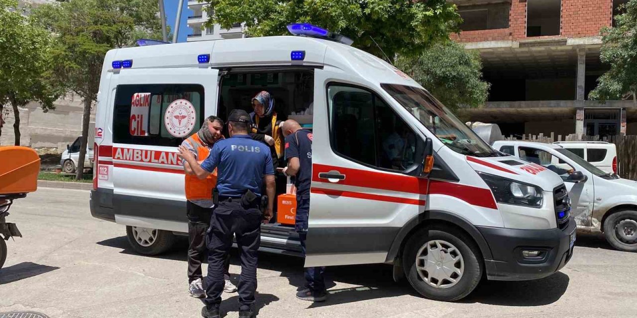 Elazığ’da Motosiklet Devrildi: 1 Yaralı