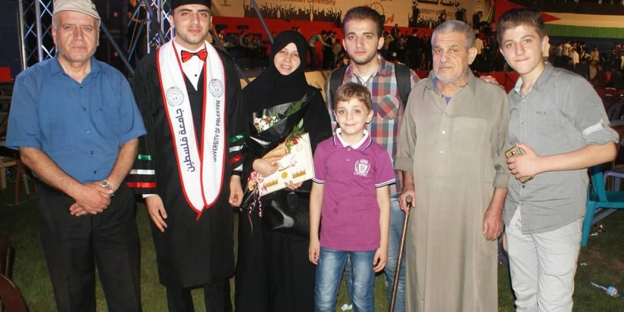 Filistinli Öğrencinin Ailesiyle Mutlu Günlerinden Geriye Sadece Fotoğraf Kareleri Kaldı