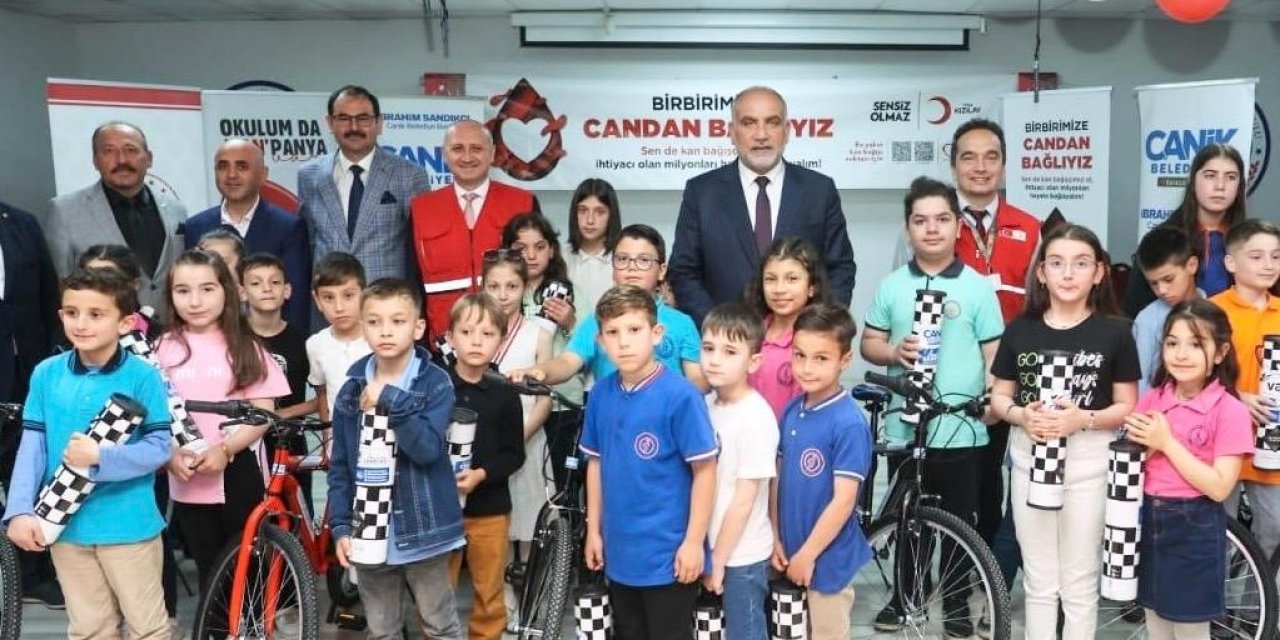 Kan Bağışı Yapılmasına Katkı Sağlayan Öğrencilere Ödül