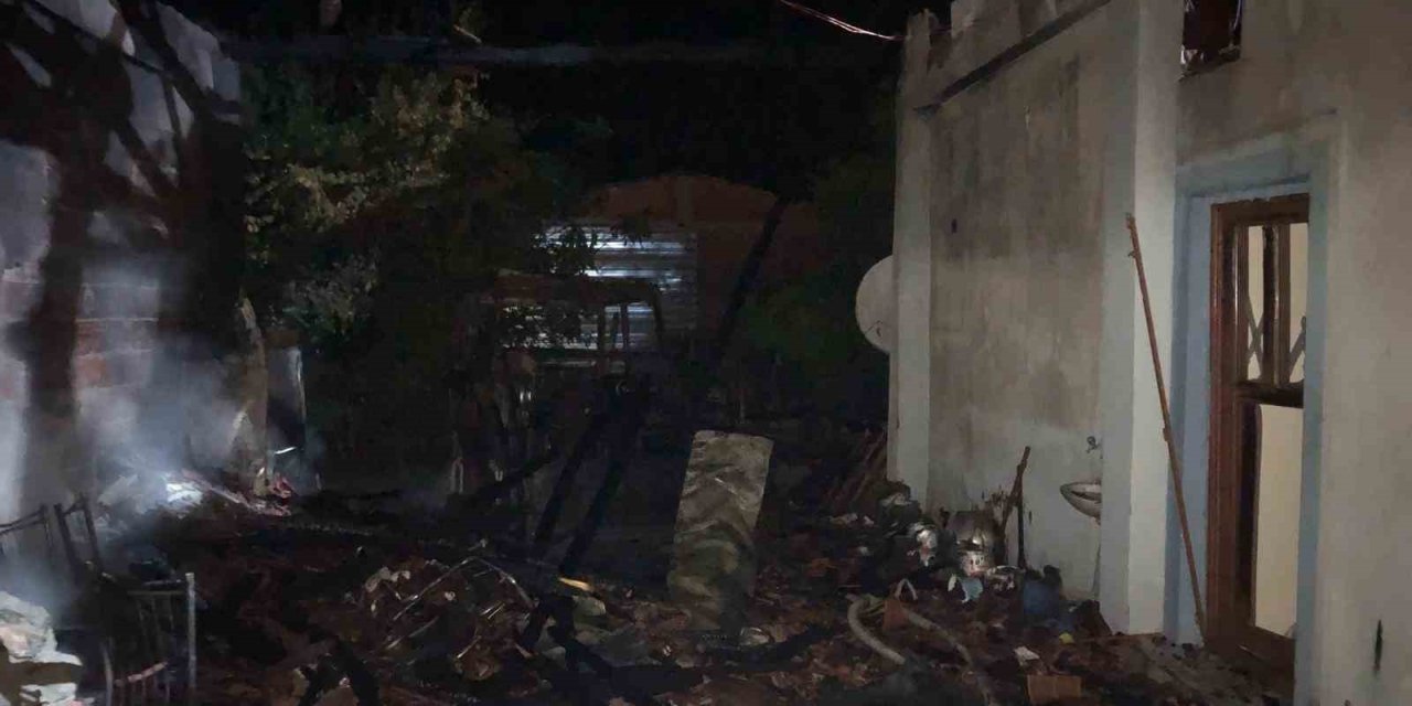 Gönen’de Müstakil Ev Küle Döndü