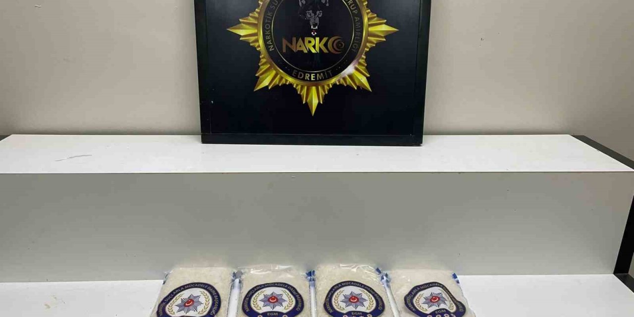 Polis Operasyonunda Kumaşların İçine Gizlenmiş 4 Kilo 36 Gram Uyuşturucu Madde Ele Geçirildi