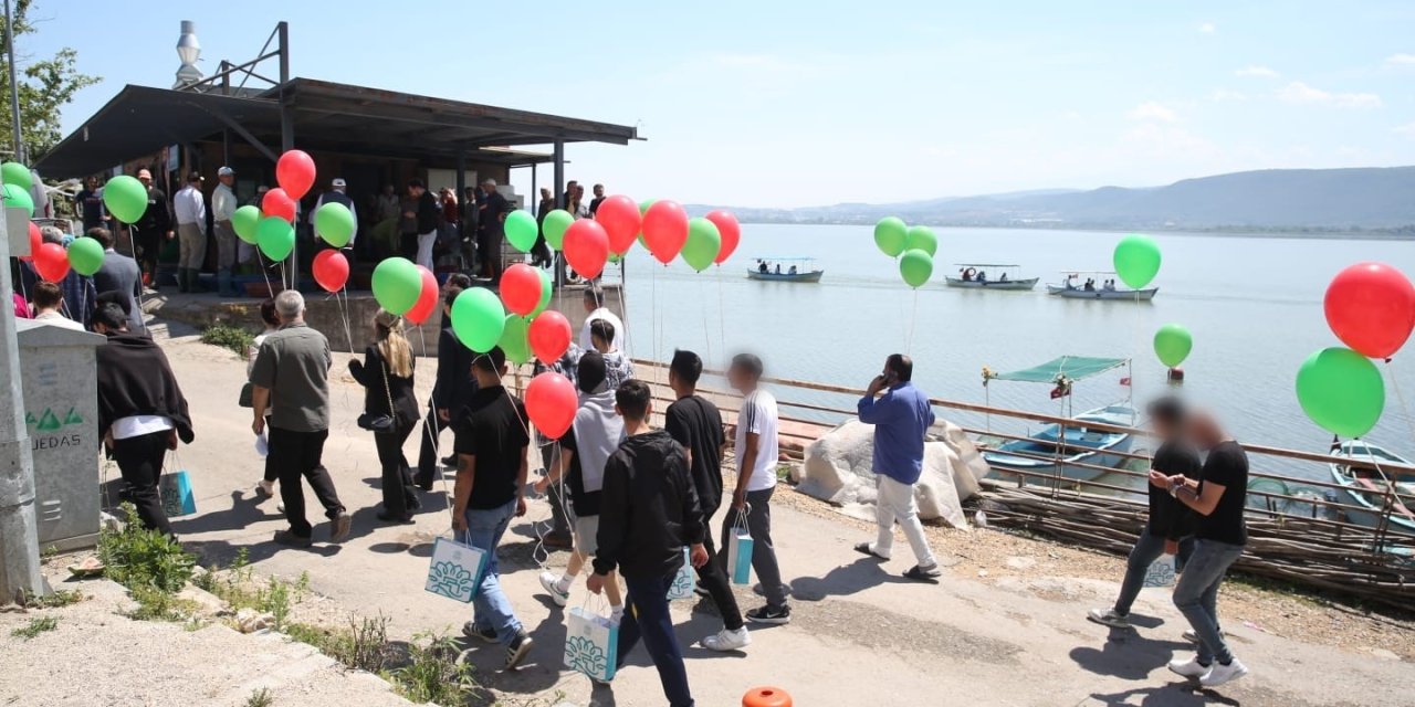 Özgürlüklerini Gökyüzüne Balon Uçurarak Kutladılar