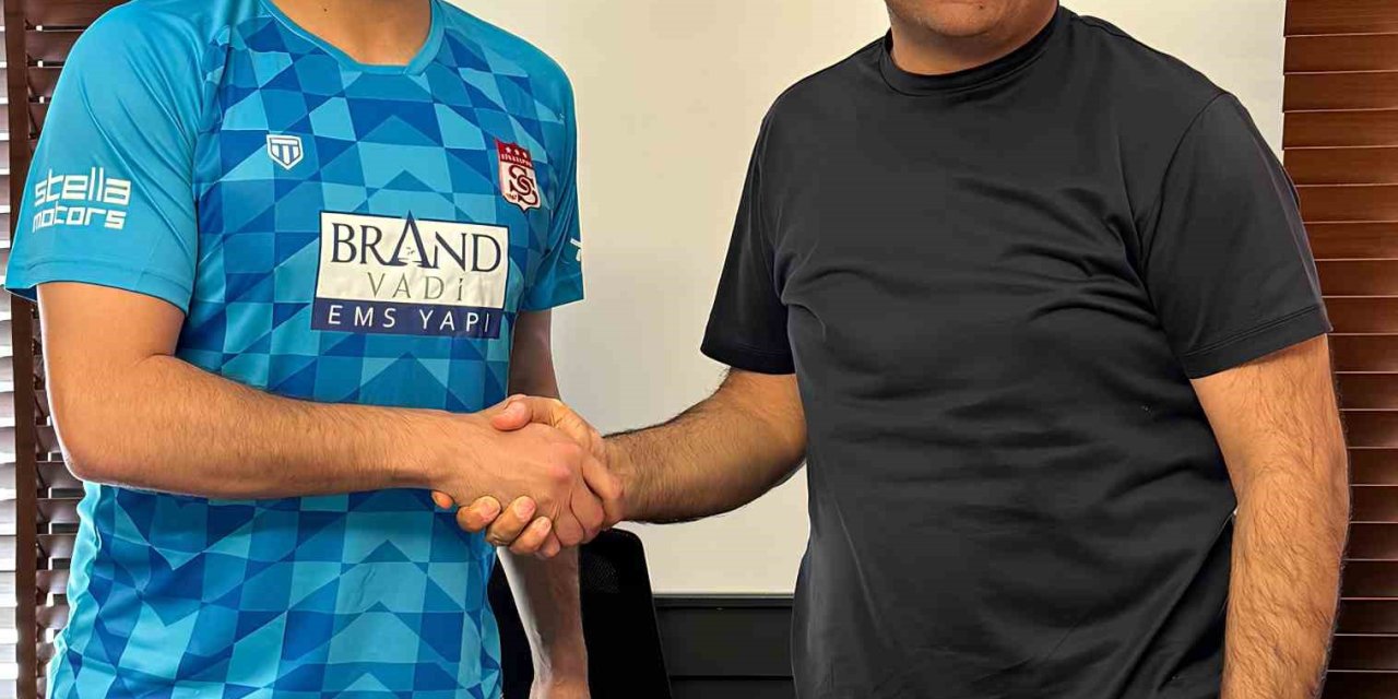 Sivasspor’da Kaleci Ali Şaşal Vural’ın Sözleşmesi Yenilendi