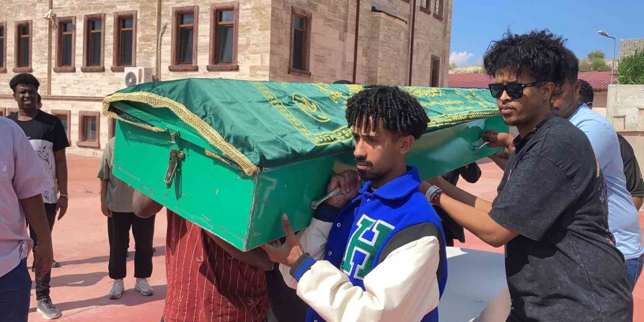 Burdur’daki Diyaliz Tedavisi Sonrası Vefat Eden Somalili Hasta Toprağa Verildi