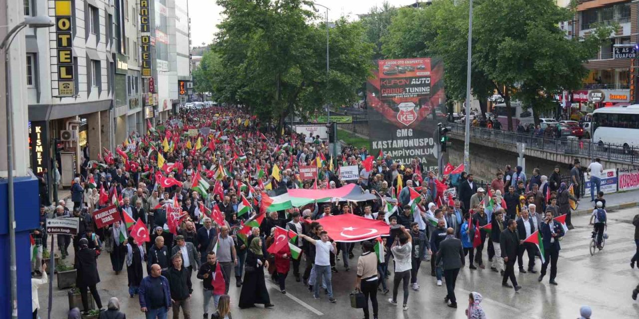 Kastamonu’da Binlerce Vatandaş İsrail’i Protesto Etti