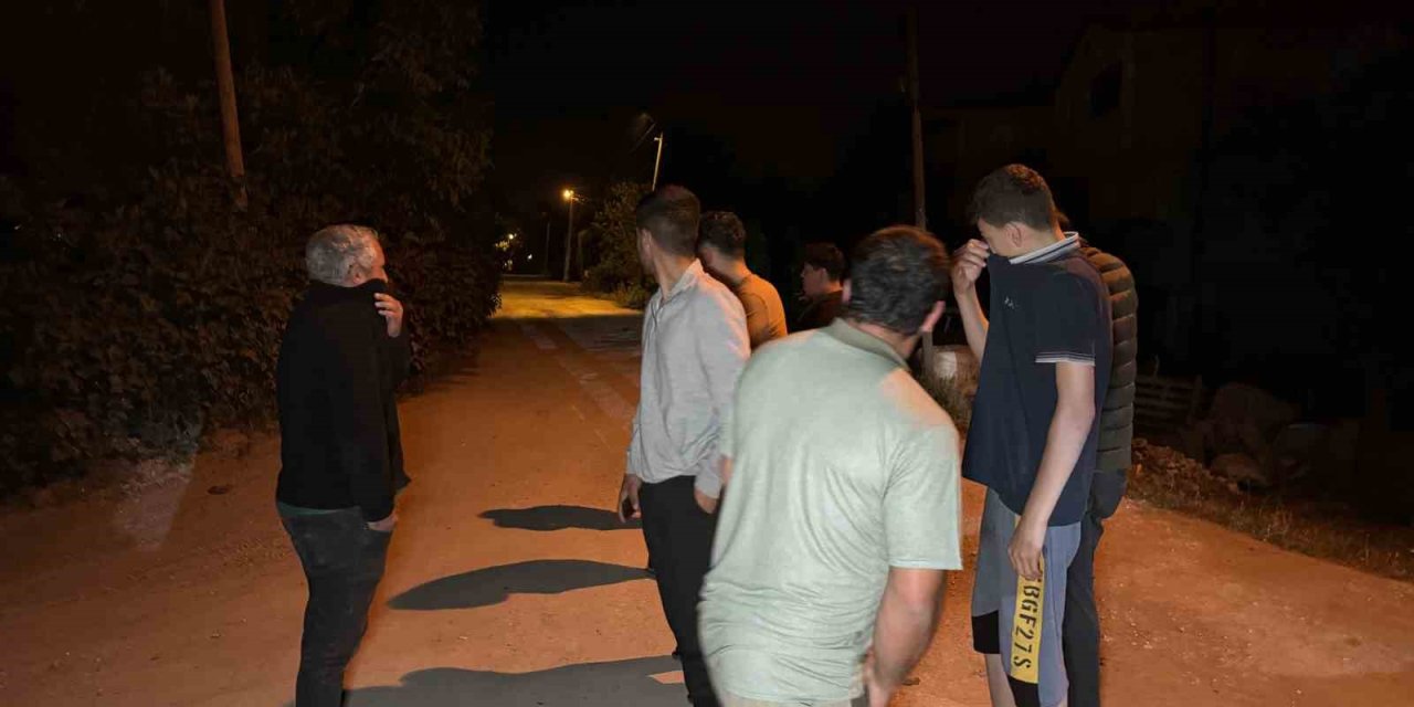 Sakarya’da Koku Mahalleliyi Sokağa Döktü: Afad Ve Çok Sayıda Ekip Bölgeye Sevk Edildi