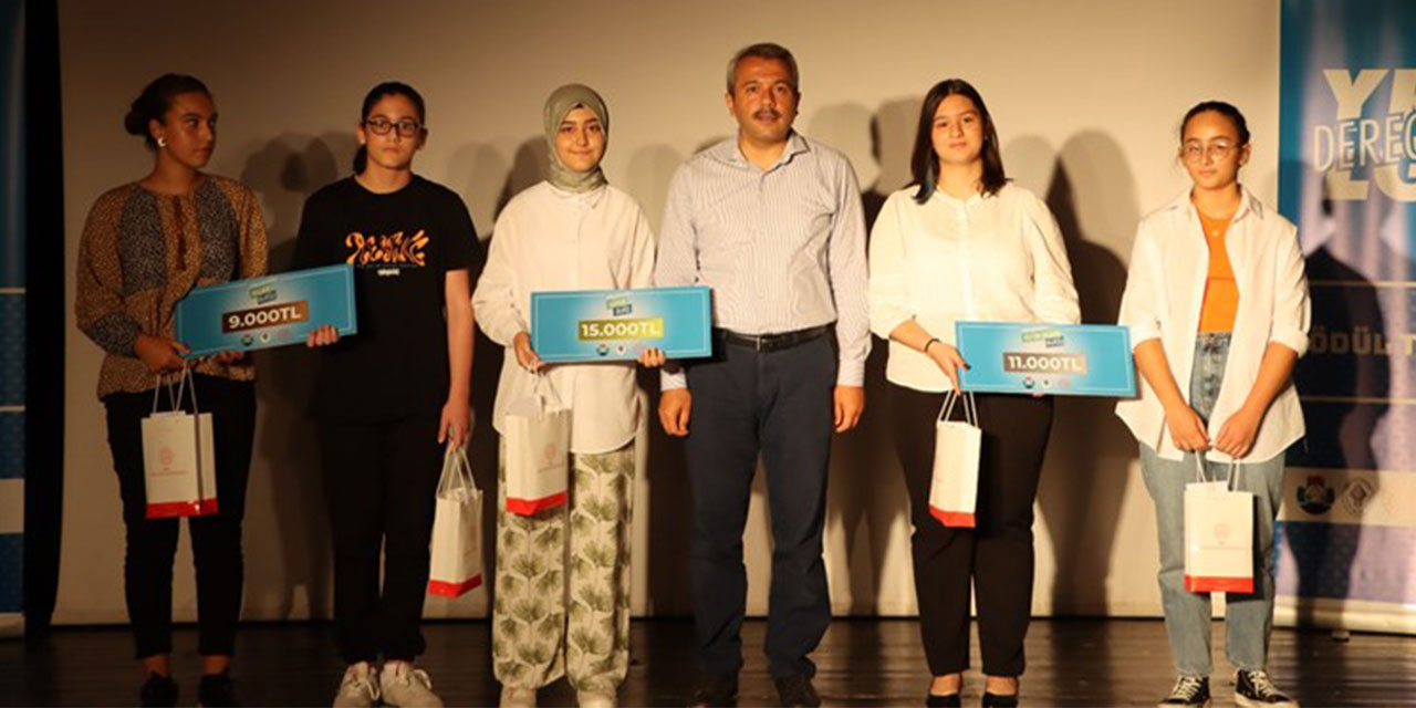 LGS ve YKS'de Rize'den Derece Yapan Öğrencilere Ödülleri Takdim Edildi