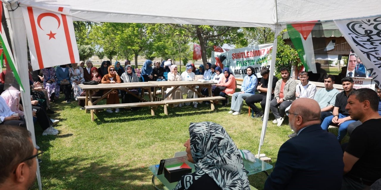 Rektör Karamustafa, Öğrencilerin Filistin’le Dayanışma Platformu’nu Ziyaret Etti