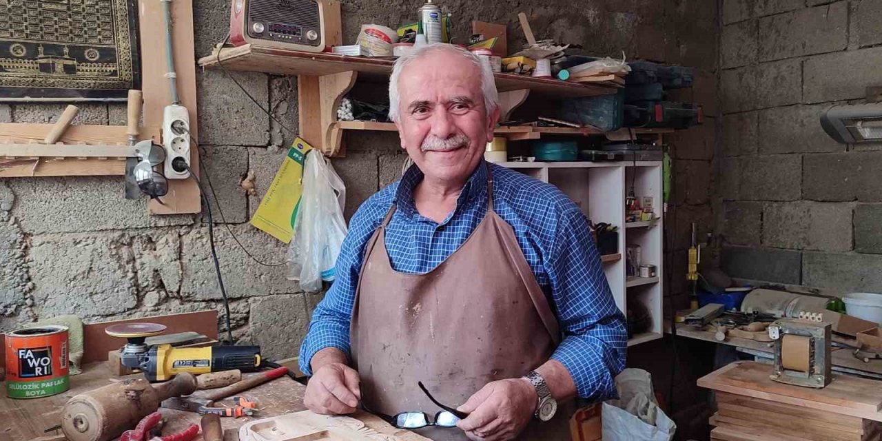 Ahşap Ustası Aksu: "Ahşap Kokusunda Huzur Buluyorum"