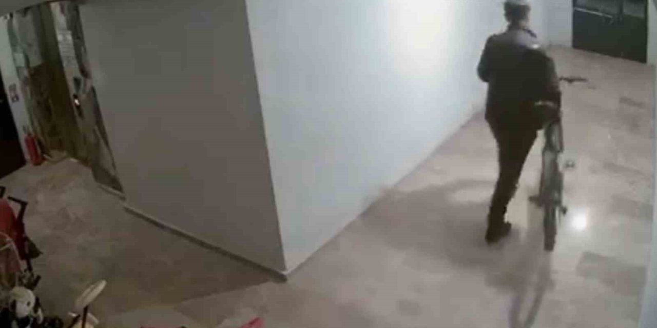 Bisiklet Hırsızının Rahat Tavırları Pes Dedirtti