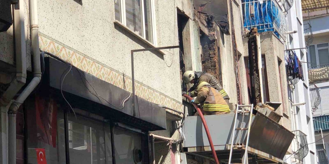 Ortaköy’de İki Katlı Binada Yangın: İbb Başkan Adayının Evi Yandı