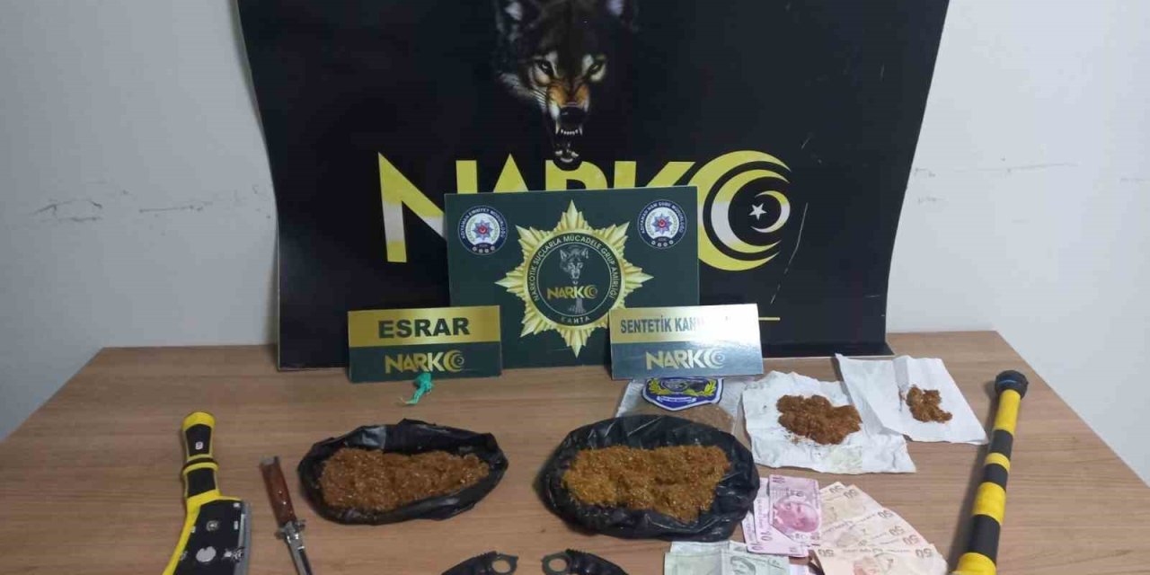 Kahta’da Uyuşturucu Ve Kesici Aletler Ele Geçirildi