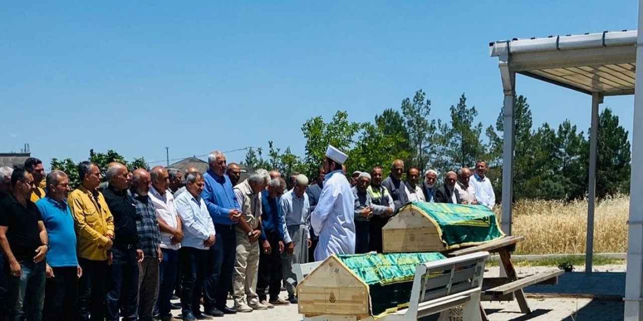 Eşi Tarafından Öldürülen Anne Ve Kızı Toprağa Verildi