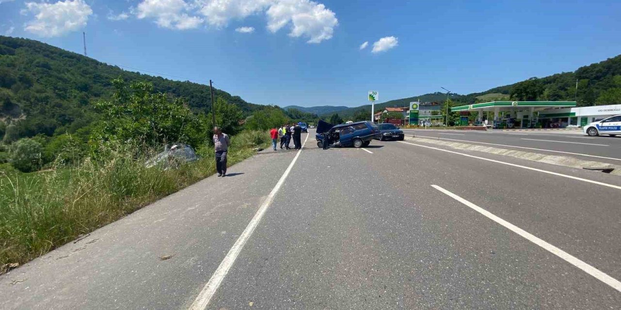 Zonguldak’ta İki Araç Kafa Kafaya Çarpıştı: 2 Yaralı