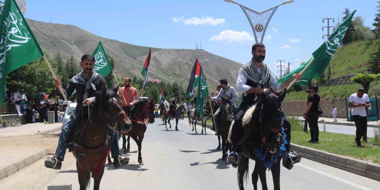 Bitlis’te Vatandaşlar Filistin İçin Yürüdü