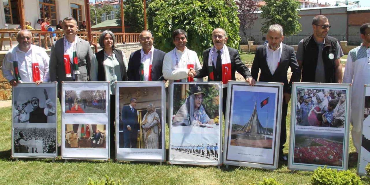 Bangladeşlilerin Konya’da ‘Su Nilüferi Günü’nde Erik Dalı Keyfi