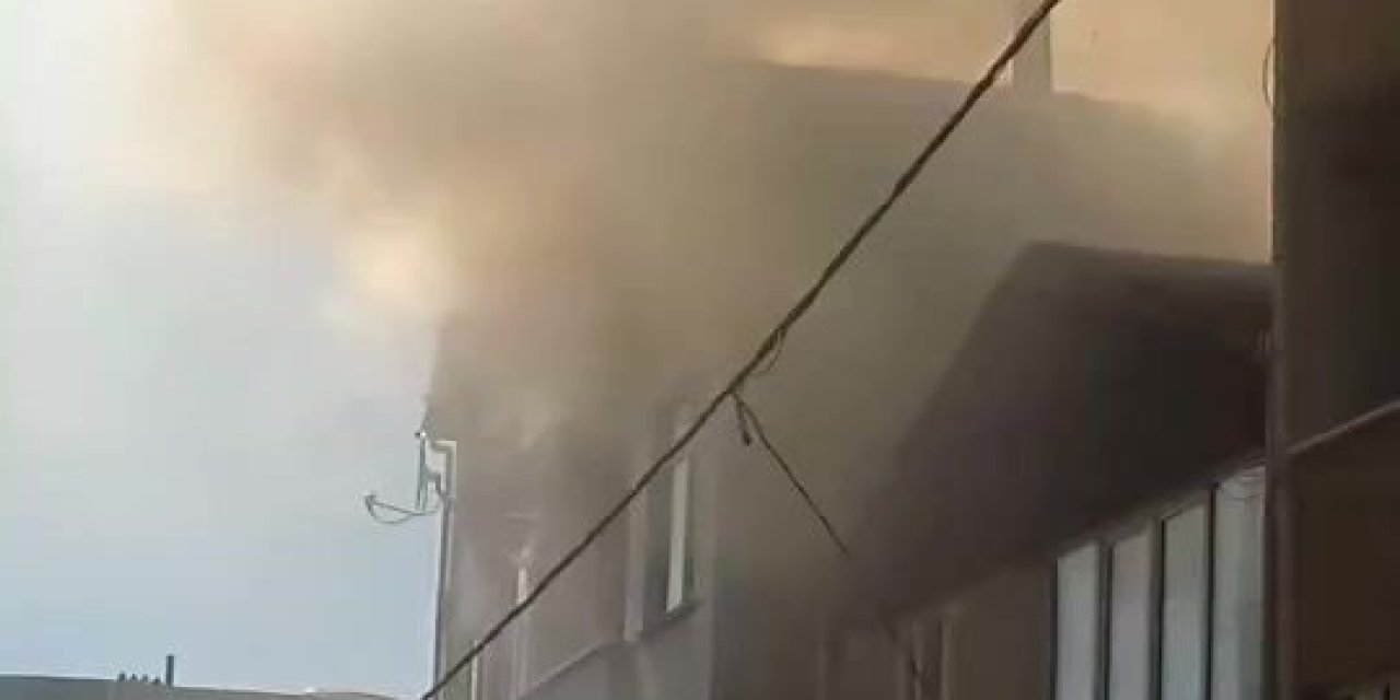 Küçükçekmece’de Korkutan Yangın: Mangal Yaparken Çatıyı Yaktı