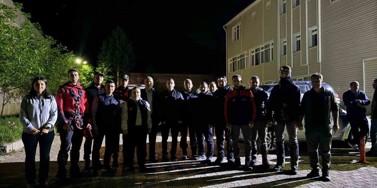 Niğde’de Aladağlar’a Tırmanırken Mahsur Kalan 2 Dağcı Ekipler Tarafından Kurtarıldı